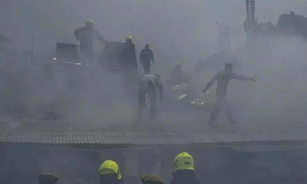 Τραγωδία στην Ινδία: 9 νεκροί από πυρκαγιά σε σταθμευμένο βαγόνι